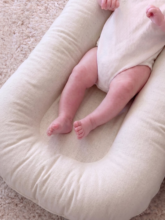 Νέας γενιάς cocoon Safe-Lounge Baby Nest - Linen Natural