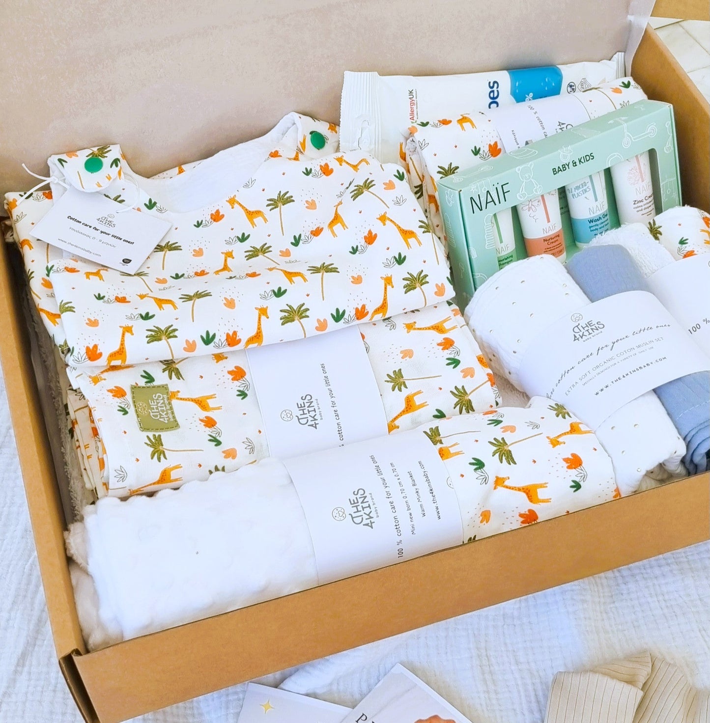 Giraffe Welcome Baby Box - The4kins baby brand