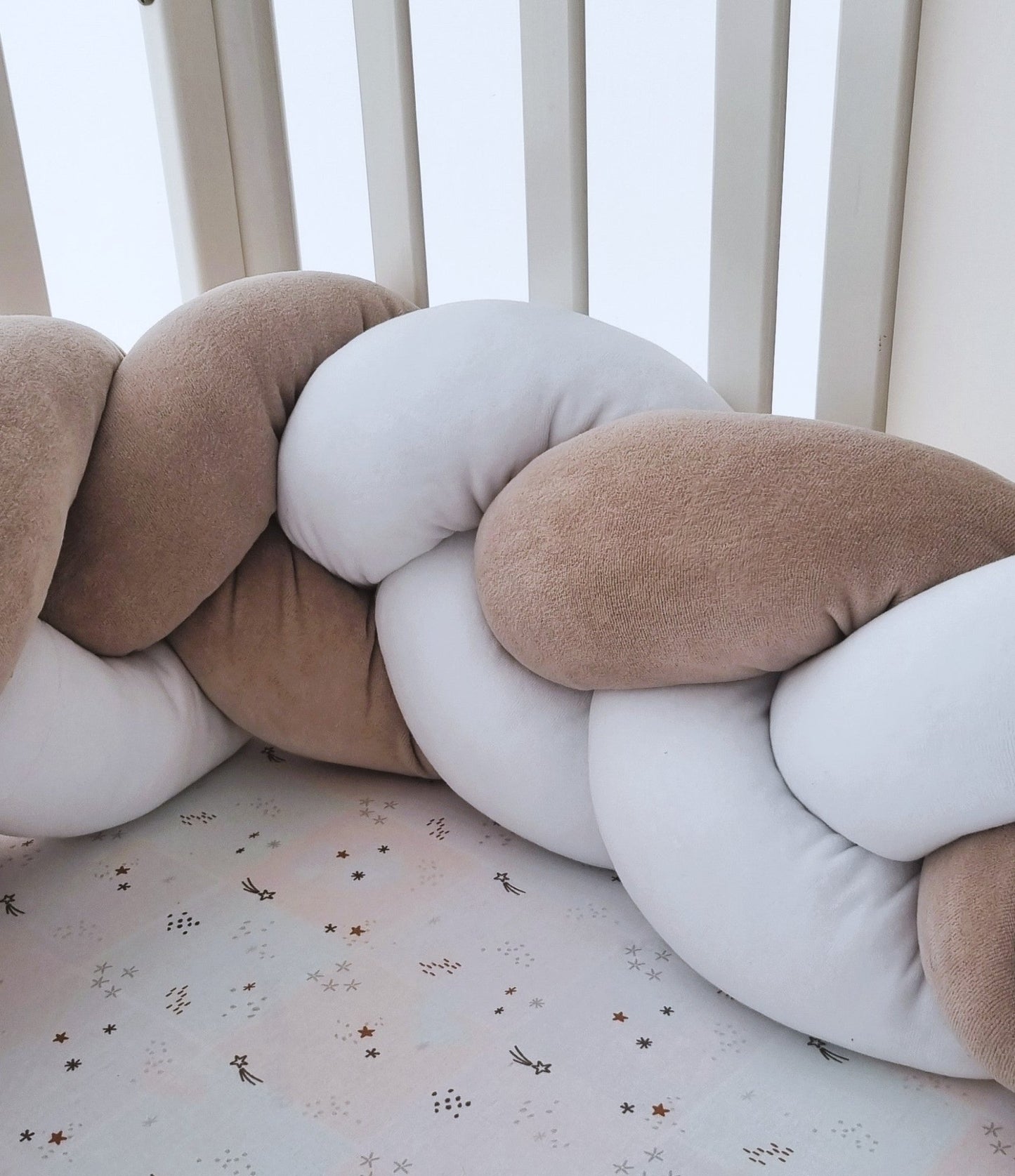 Πλεξούδα Braided Cot Bumper Wet Sand - The4kins baby brand