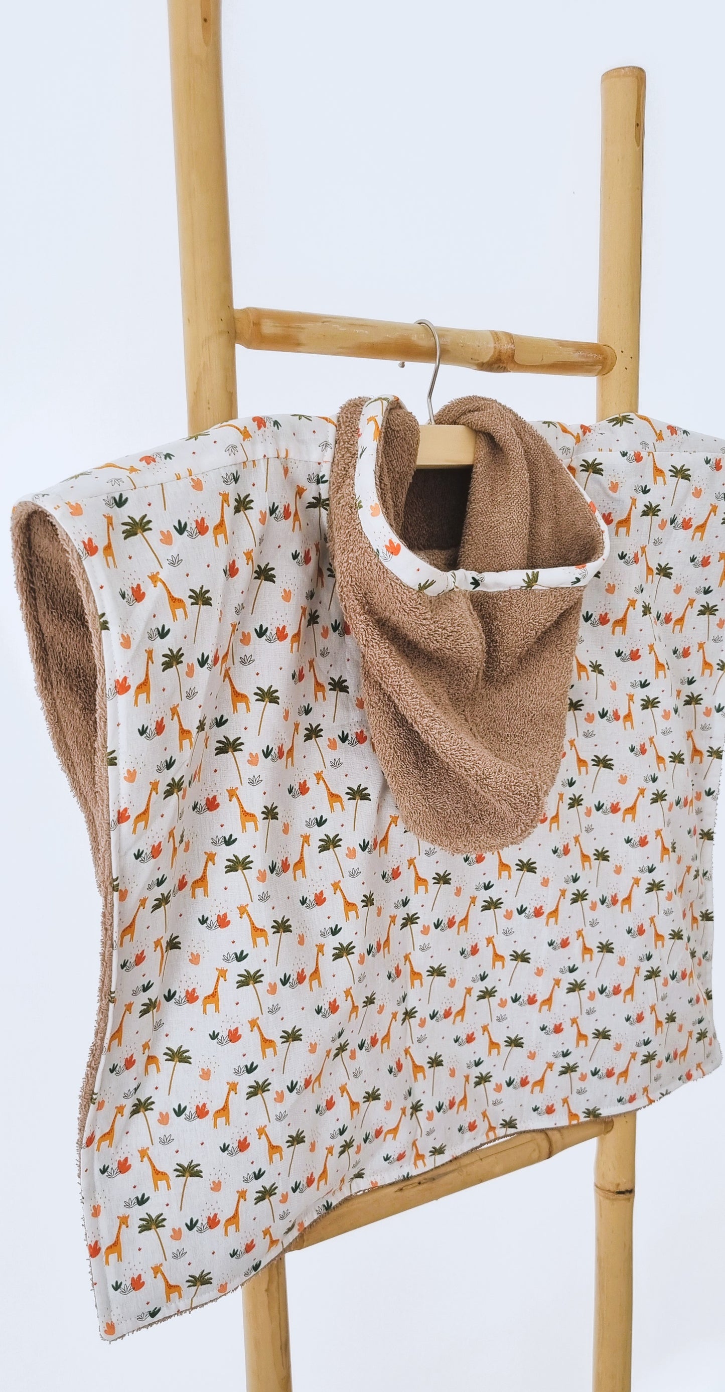 Giraffe  Poncho Παραλίας