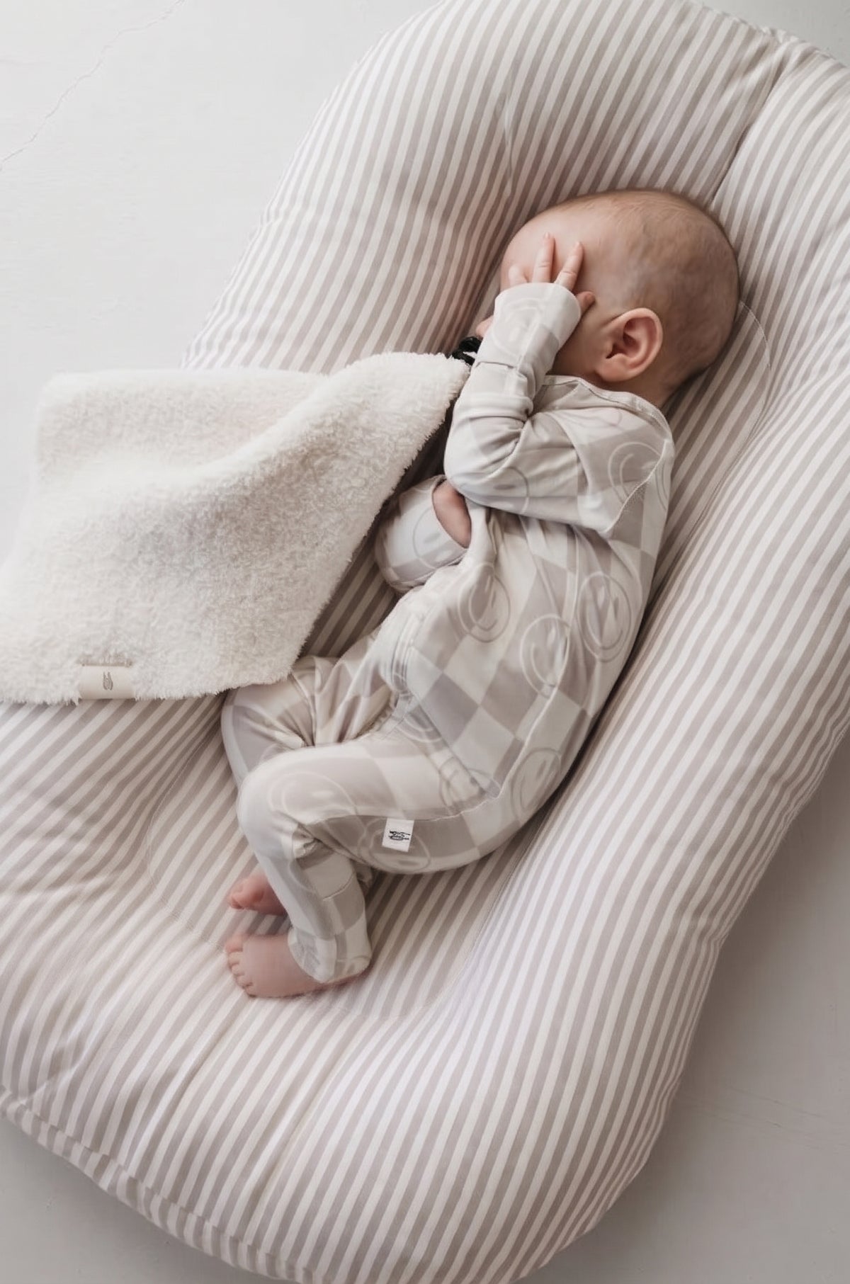 Νέας γενιάς cocoon Safe-Lounge Baby Nest - Stripes Beige