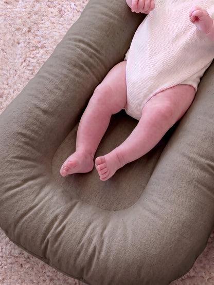 Νέας γενιάς cocoon Safe-Lounge Baby Nest - Linen dust