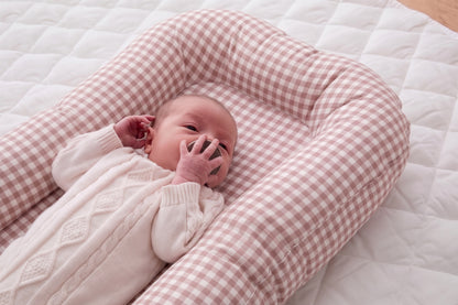 Νέας γενιάς cocoon Safe-Lounge Baby Nest - Gingham dusty pink