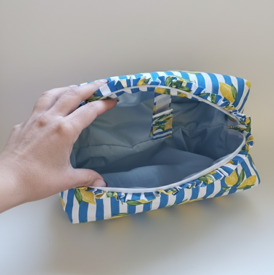 οργάνωση-καροτσιού-με-νεσεσέρ-για-πάνες-και-μωρομάντηλα