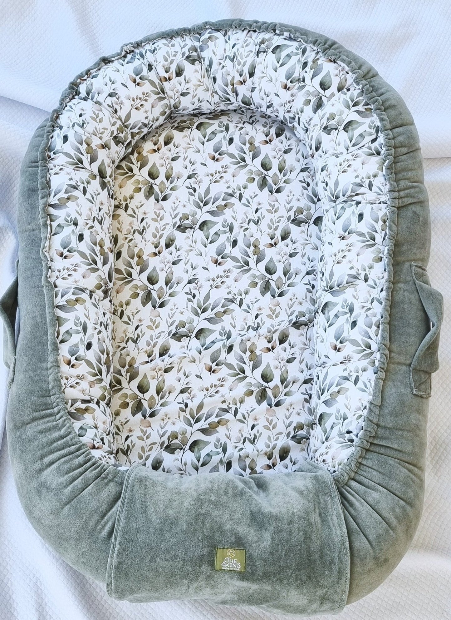 Baby Nest Magnolia με μεγάλα λουλούδια 