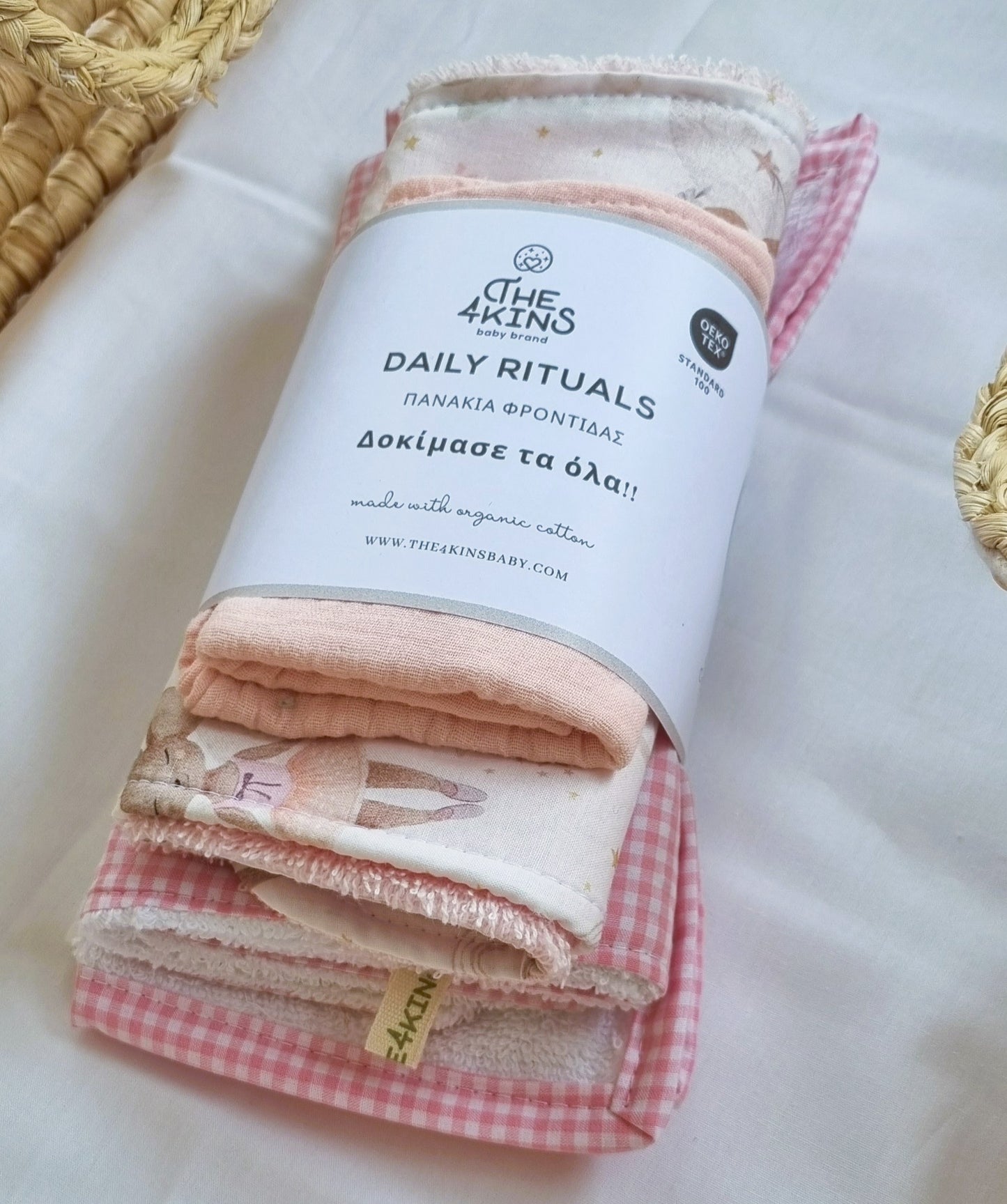 Σετ Daily Rituals με 5 βρεφικά πανάκια φροντίδας από λευκή οργανική μουσελίνα και βαμβακερή πετσέτα σε διάφορα μεγέθη.