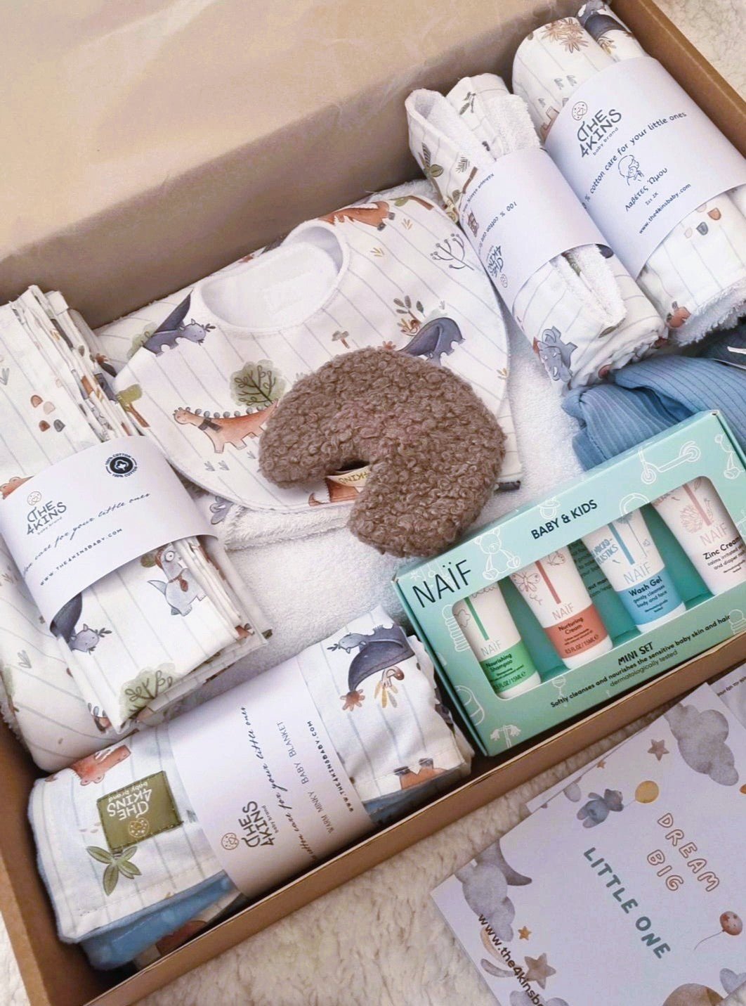 Χειροποίητα βρεφικά είδη με δεινοσαυράκια για τη λίστα μωρού