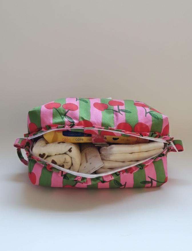 Εσωτερικό νεσεσέρ με λουράκι scratch για πάνες και κρέμες