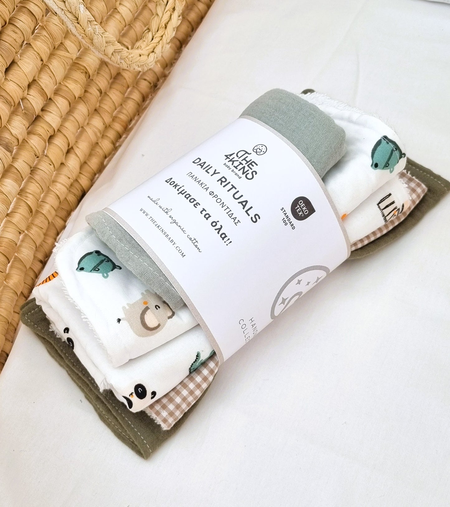 Σετ Daily Rituals με 5 βρεφικά πανάκια φροντίδας από λευκή οργανική μουσελίνα και βαμβακερή πετσέτα σε διάφορα μεγέθη.