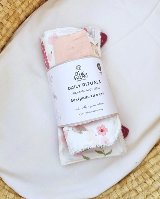 Σετ Daily Rituals με 5 βρεφικά πανάκια φροντίδας από λευκή οργανική μουσελίνα και βαμβακερή πετσέτα σε διάφορα μεγέθη.