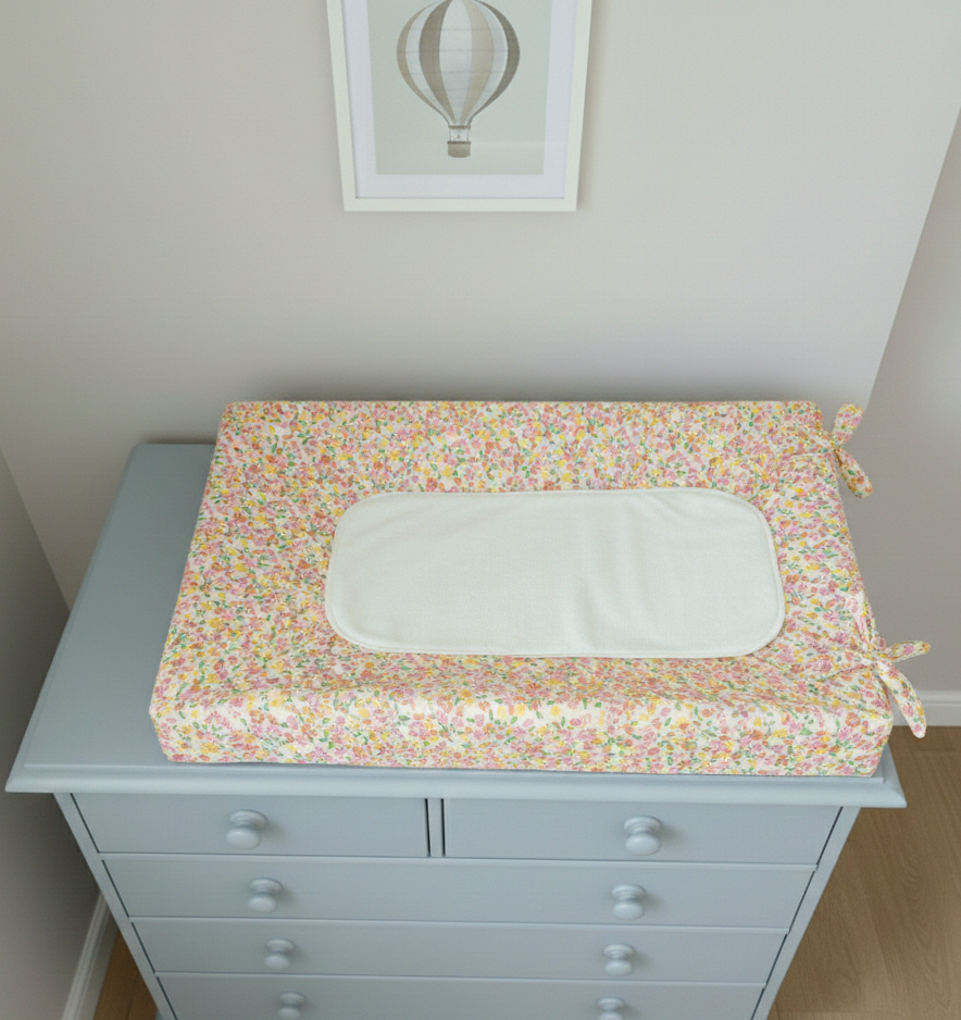 Υφασμάτινο κάλυμμα αλλαξιέρας The4kins σε διάσταση 70x50.