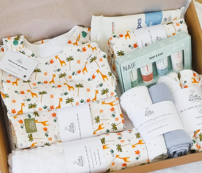 Συσκευασία δώρου Giraffe Welcome Baby Box για βαλίτσα μαιευτηρίου με καμηλοπάρδαλη