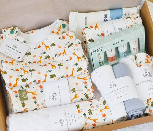 Συσκευασία δώρου Giraffe Welcome Baby Box για βαλίτσα μαιευτηρίου με καμηλοπάρδαλη